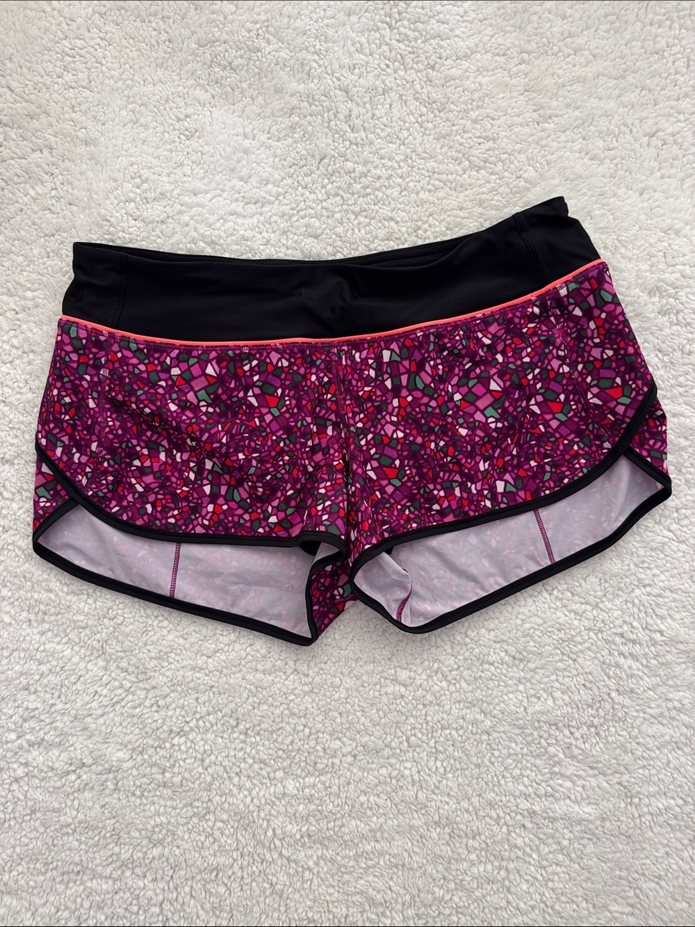Lululemon Speed Short H20 size 8
Paradise Camo Black Running
Gym Swim Beach